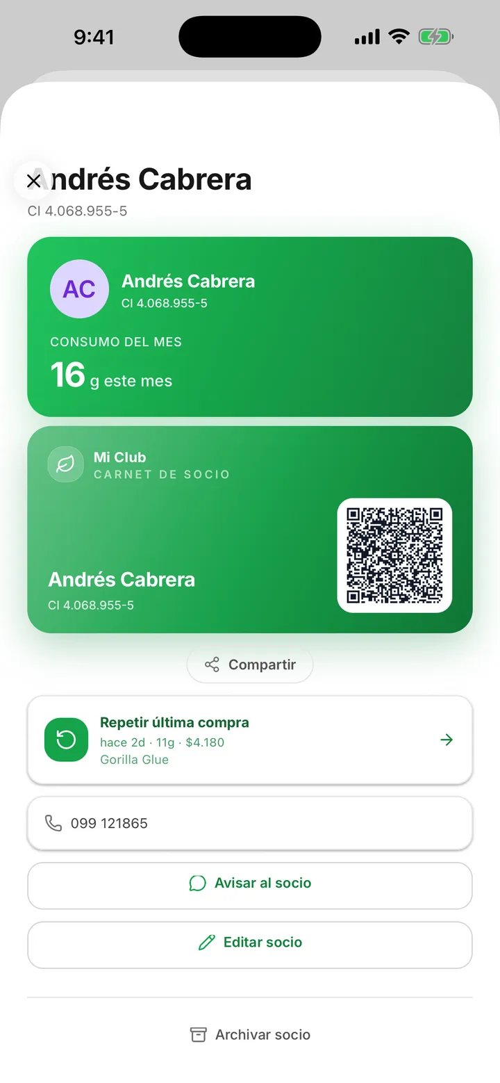 Ficha de un socio con su carnet digital: código QR, consumo del mes y repetir última compra